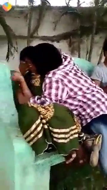 Sexy Mallu college lovers kiss captured by friend