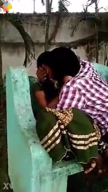Sexy Mallu college lovers kiss captured by friend