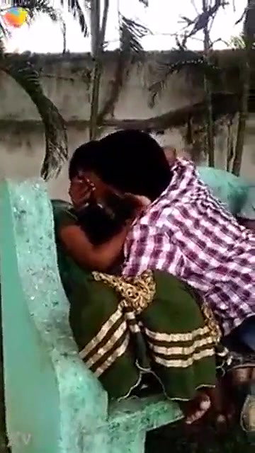 Sexy Mallu college lovers kiss captured by friend