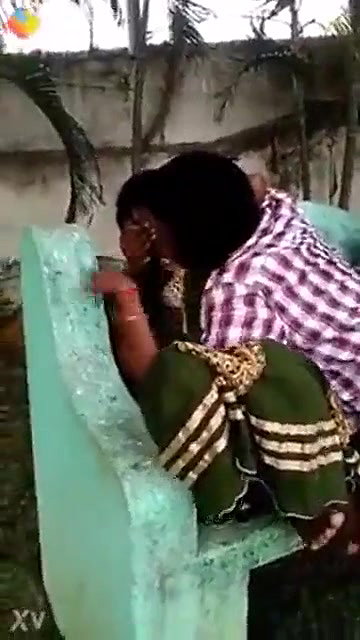 Sexy Mallu college lovers kiss captured by friend