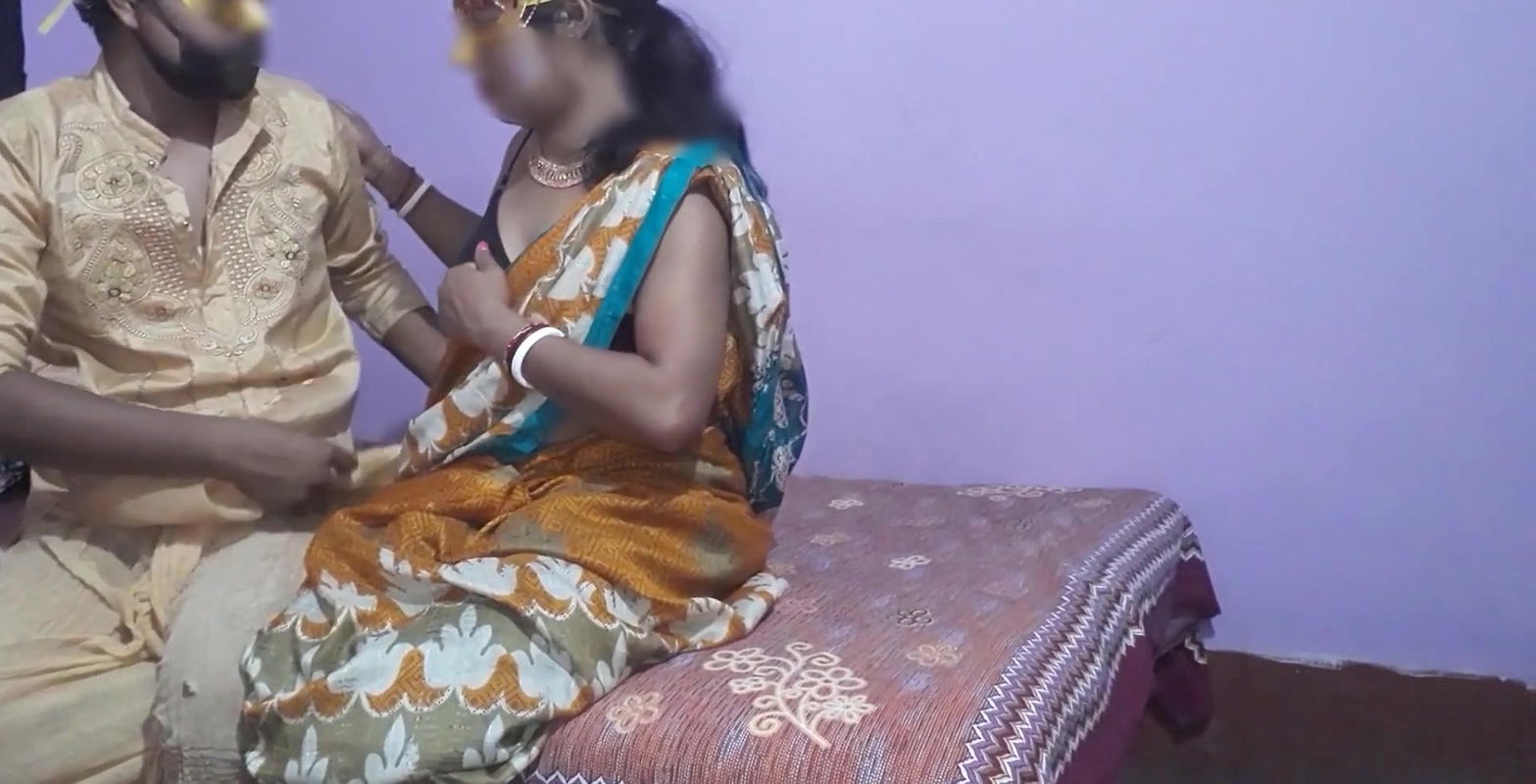 Desi Village Bhabi Husband Ki Friend Se Chudai