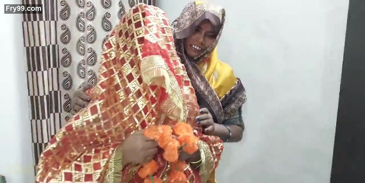 Maa ke samne souteela Baap ne beti ko chud diya with hindi audio