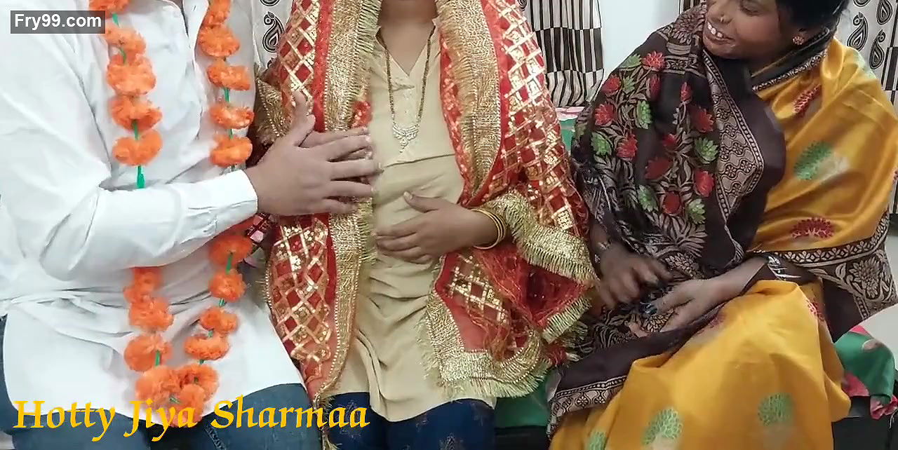 Maa ke samne souteela Baap ne beti ko chud diya with hindi audio