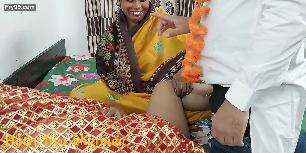 Maa ke samne souteela Baap ne beti ko chud diya with hindi audio