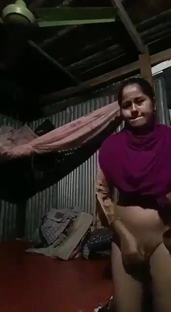 Village Bhabi Masturbating