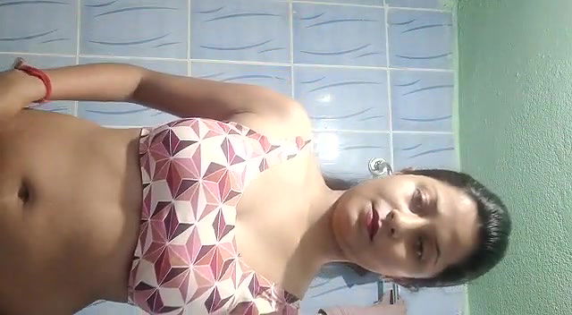 Beautiful maal babe in bathroom
