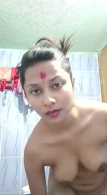 Maal babe in bathroom