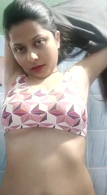 Maal babe in bathroom