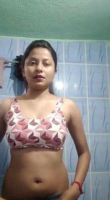 Maal babe in bathroom