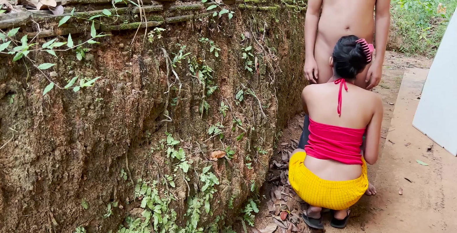 sri lankan wife giving blowjob to village boy in public outdoor