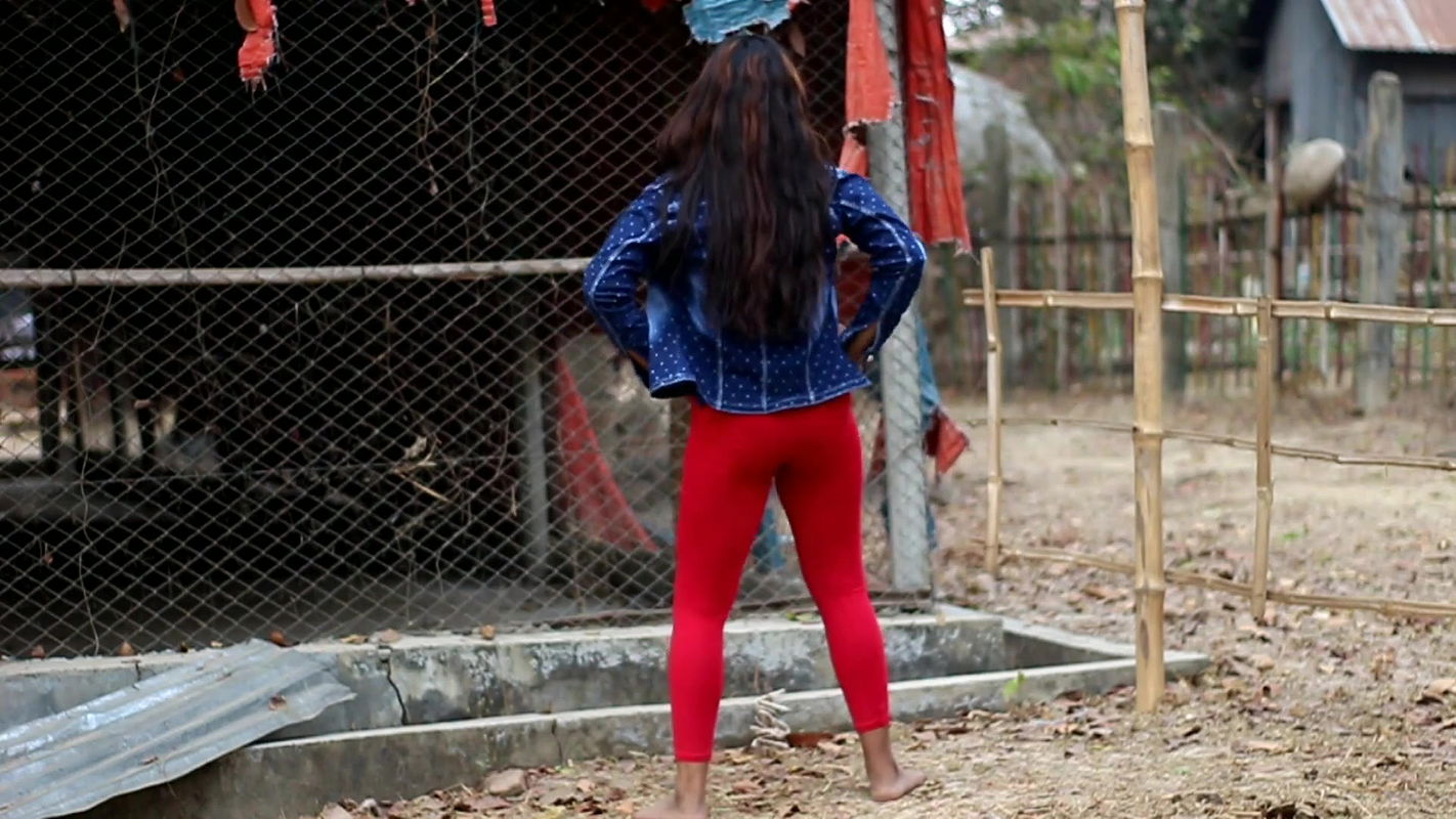 Big navel Bengali teen dance