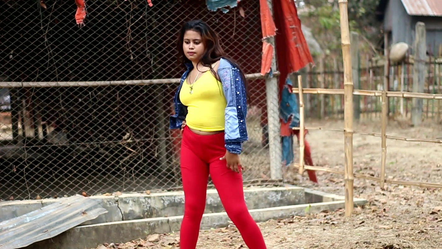 Big navel Bengali teen dance