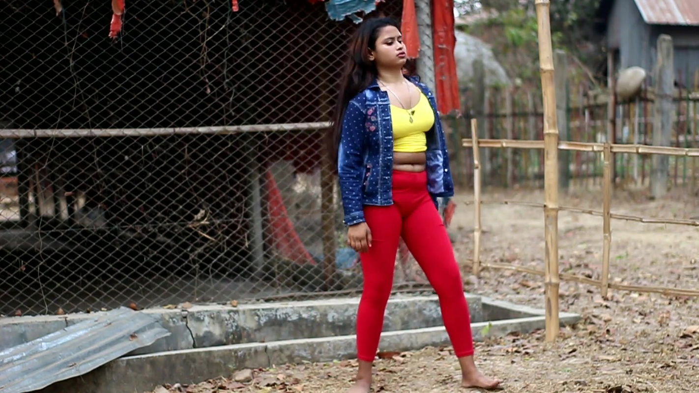 Big navel Bengali teen dance