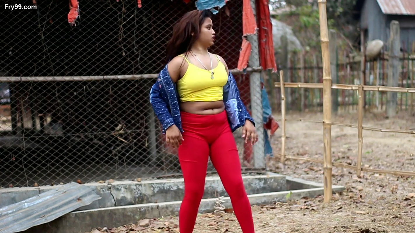 Big navel Bengali teen dance