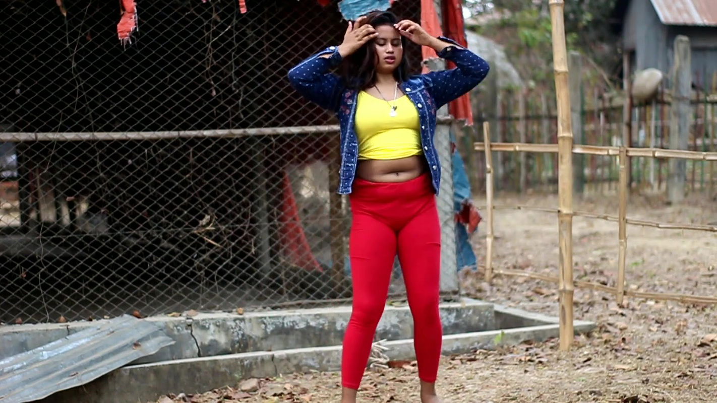Big navel Bengali teen dance