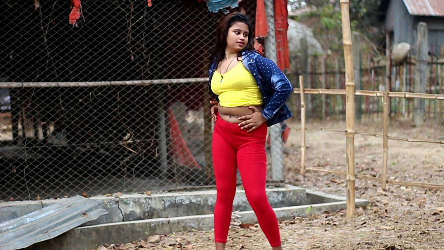 Big navel Bengali teen dance