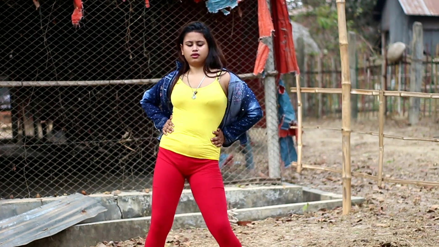 Big navel Bengali teen dance