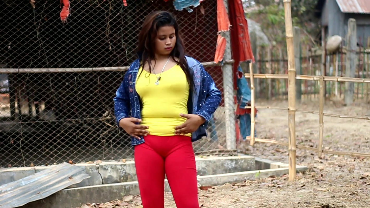 Big navel Bengali teen dance