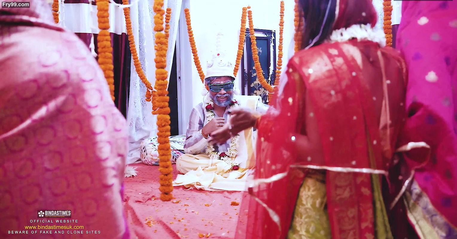 Tharki Burha Nikala Suhagraat manane apne teen nai nawali Biwiyon ke sath aur Kia Kand ( Hindi Audio )