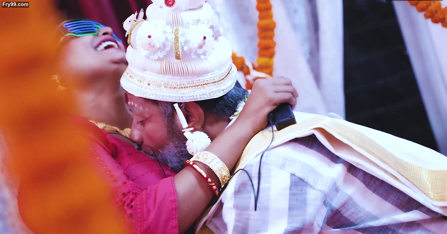 Tharki Burha Nikala Suhagraat manane apne teen nai nawali Biwiyon ke sath aur Kia Kand ( Hindi Audio )