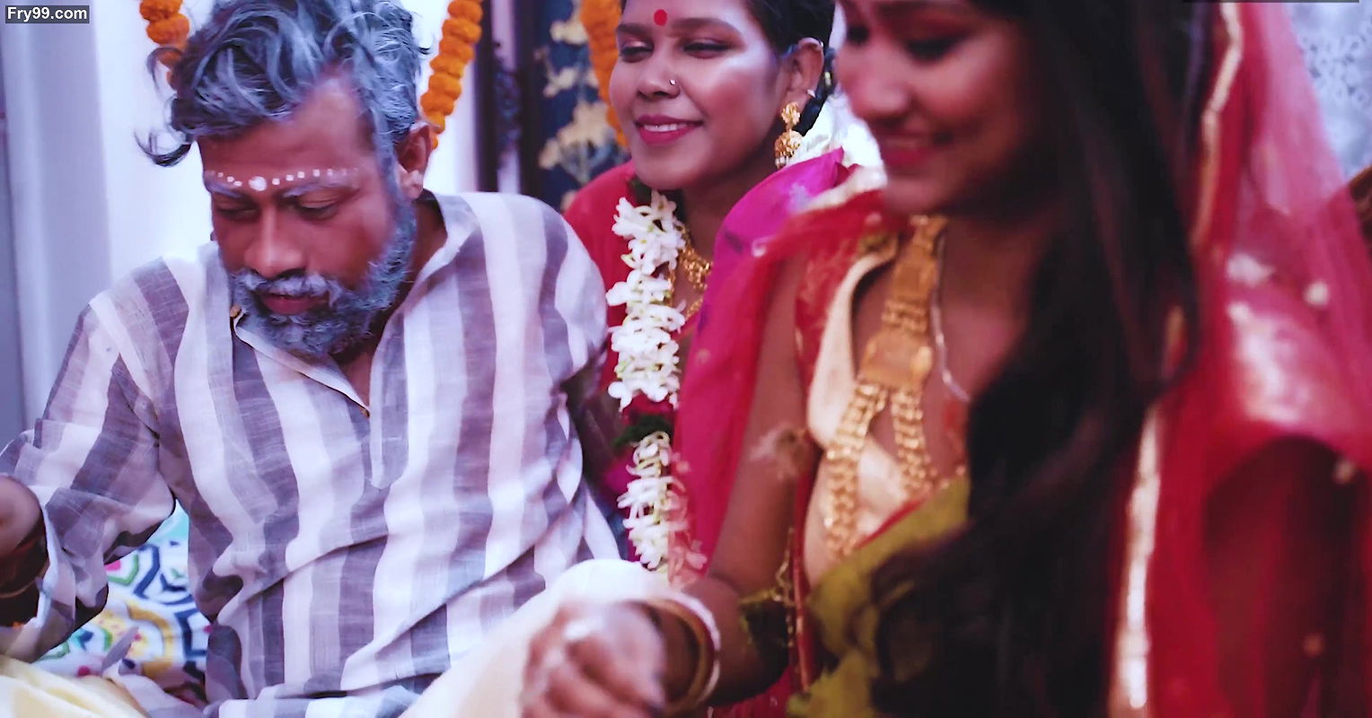 Tharki Burha Nikala Suhagraat manane apne teen nai nawali Biwiyon ke sath aur Kia Kand ( Hindi Audio )