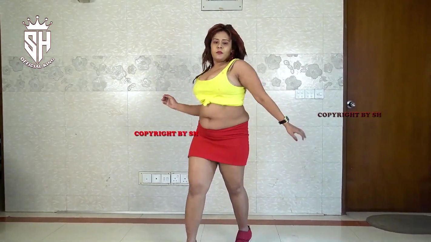 Big navel Bengali girl sexy dance