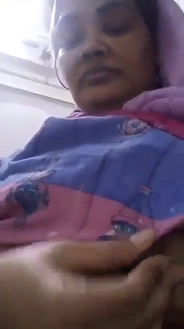 Bhabi Showing And Fingering Her wet pussy