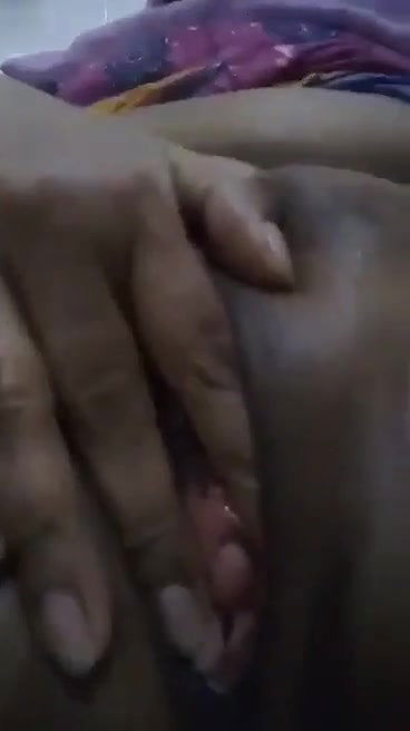 Bhabi Showing And Fingering Her wet pussy