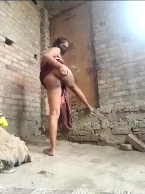 Village Bhabi Showing Boobs & Ass and Fingering on StripChat Live