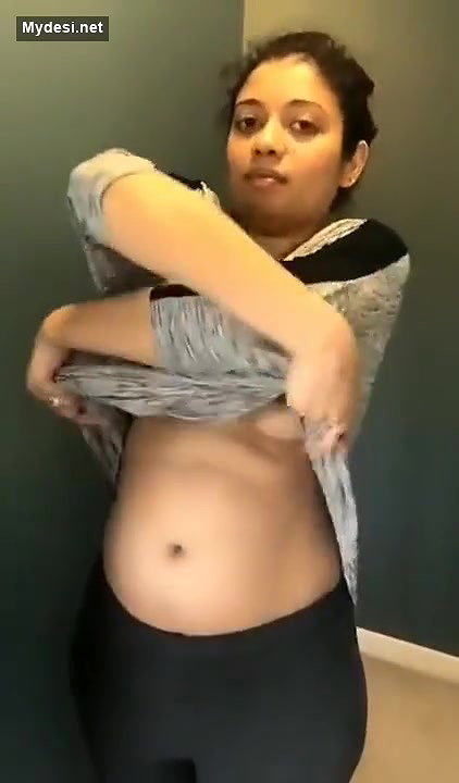 Desi sexy bhabi open her dress