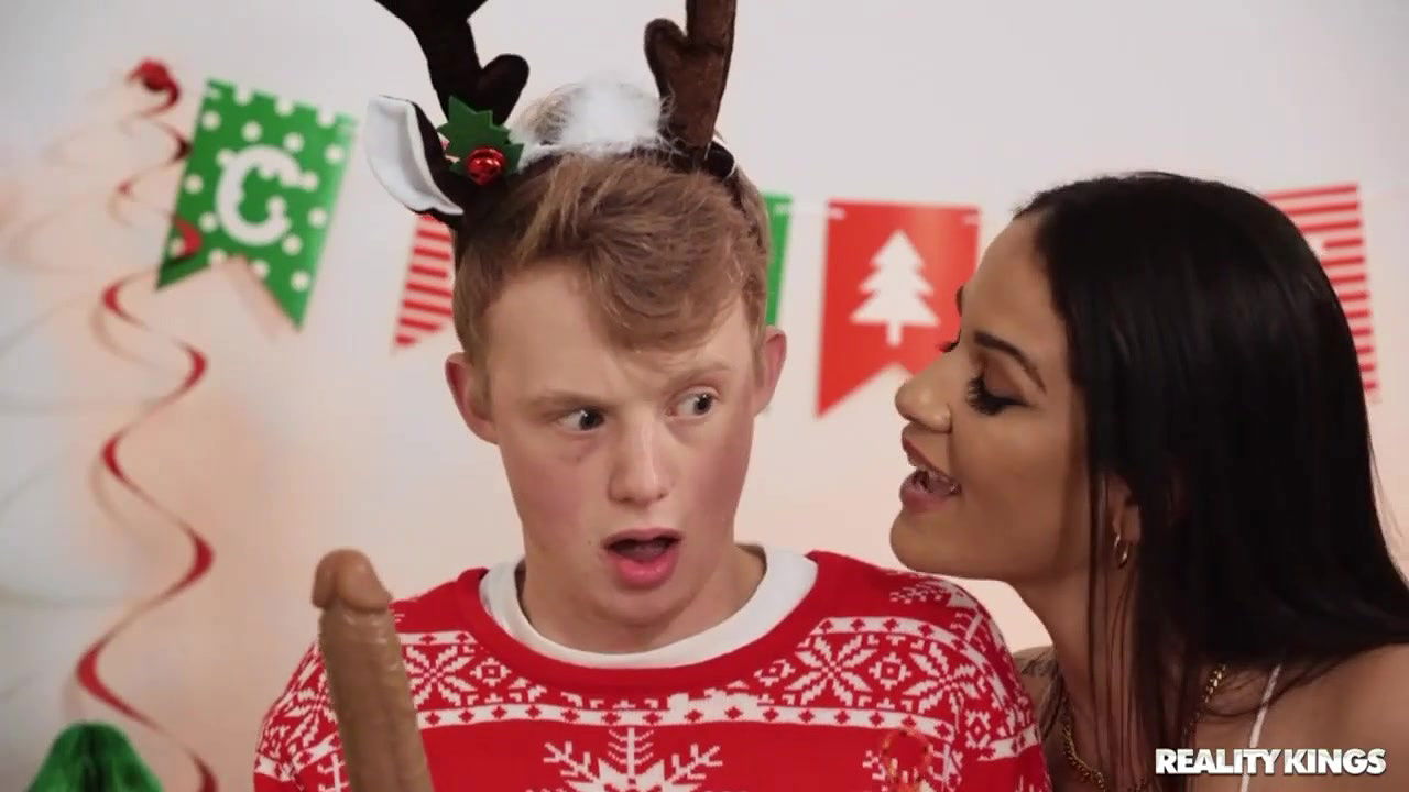 Thick mommy Miss Raquel has to fuck a really young stud here