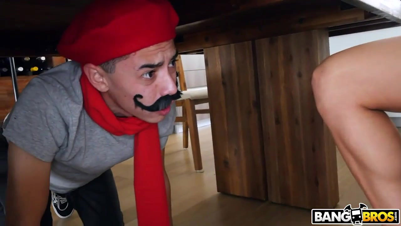 Stunning mommy Anissa Kate is sucking and fucking like a pro