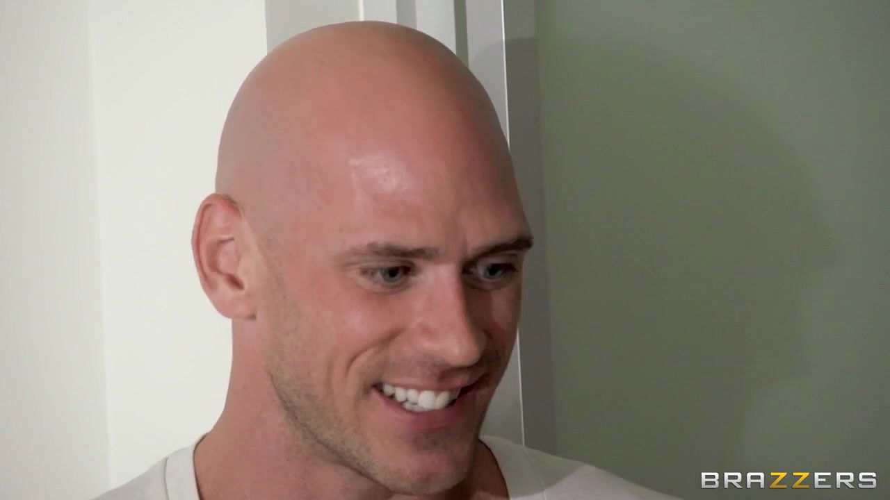 Silicone-boobed brunette Isis Love nailed in the sideways pose