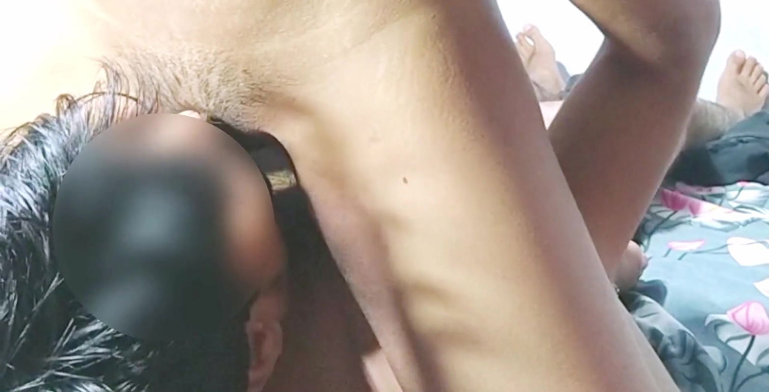 PUSSY LICKING FIRST TIME. SHE MOINING LOUD VERY EROTIC VOICE