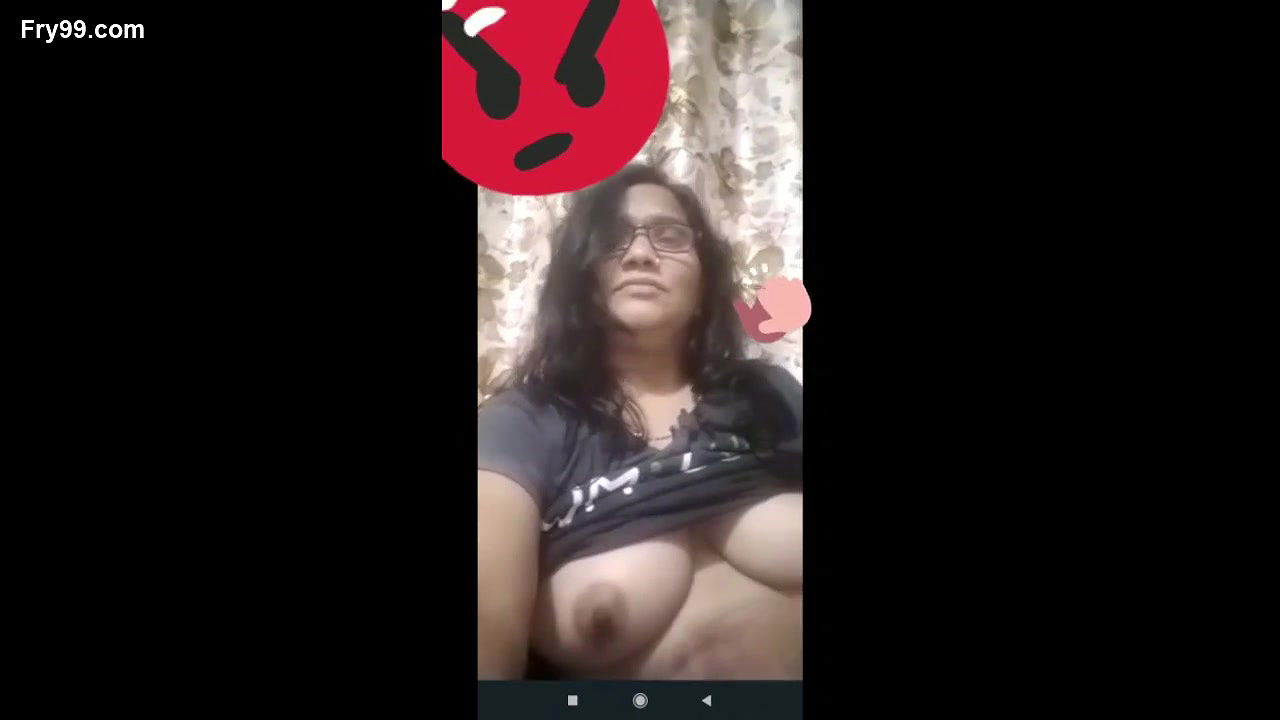 Mature bhabhi showing and doggy style fucking