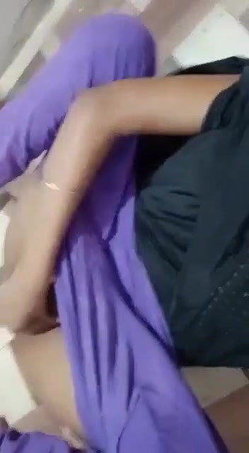 Cute Desi Girl Showing And Fingering
