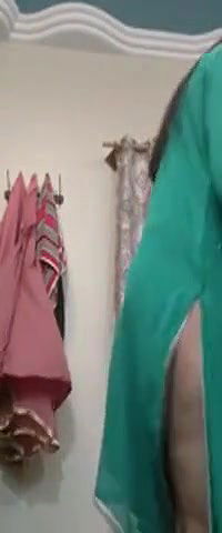 Paki Girl Showing Her Big Ass