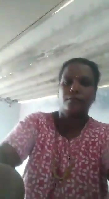 Tamil Bhabhi Boobs Show