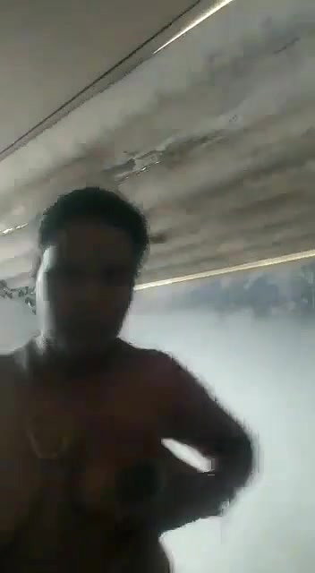 Tamil Bhabhi Boobs Show