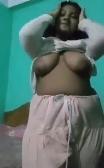 Sexy Girl Shows her Boobs and Pussy