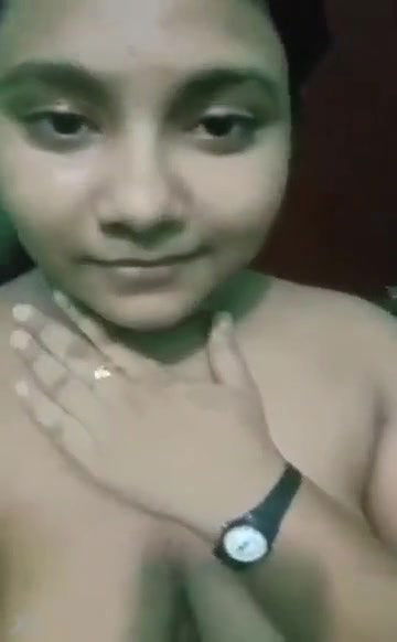 Sexy Girl Shows her Boobs and Pussy