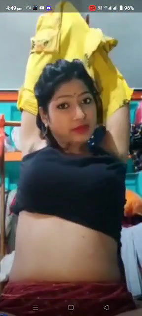 Sexy Mall Showing her Boobs and pussy