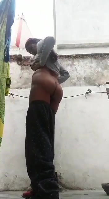 Desi Girl Shows her Boobs and Pussy