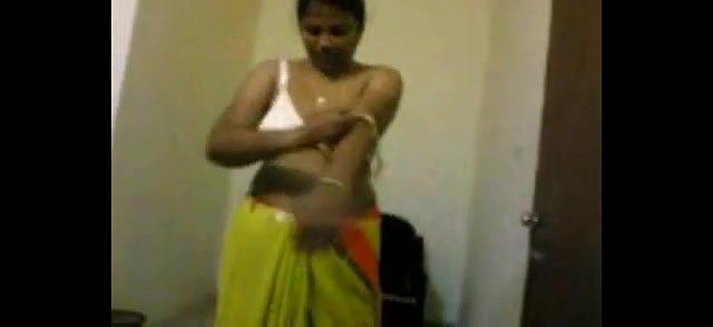 Village bhabi open her sare