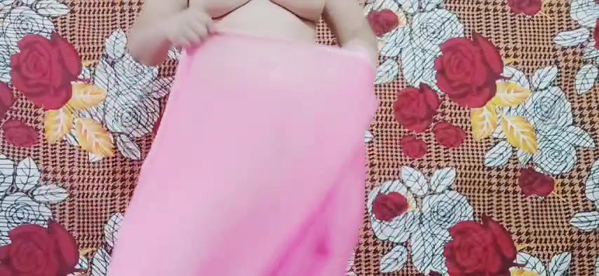 Beauty Queen, Nila YouTuber, Teasing & Showing Boobs through Pink Saree ~ PREMIUM Video