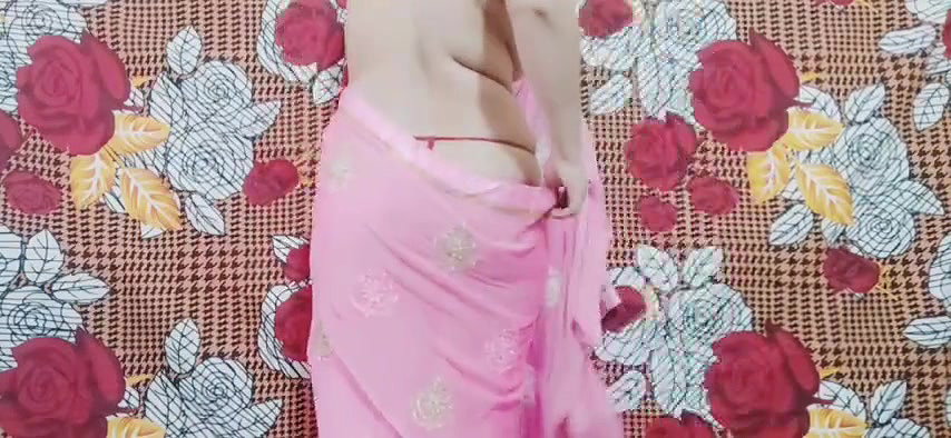 Beauty Queen, Nila YouTuber, Teasing & Showing Boobs through Pink Saree ~ PREMIUM Video