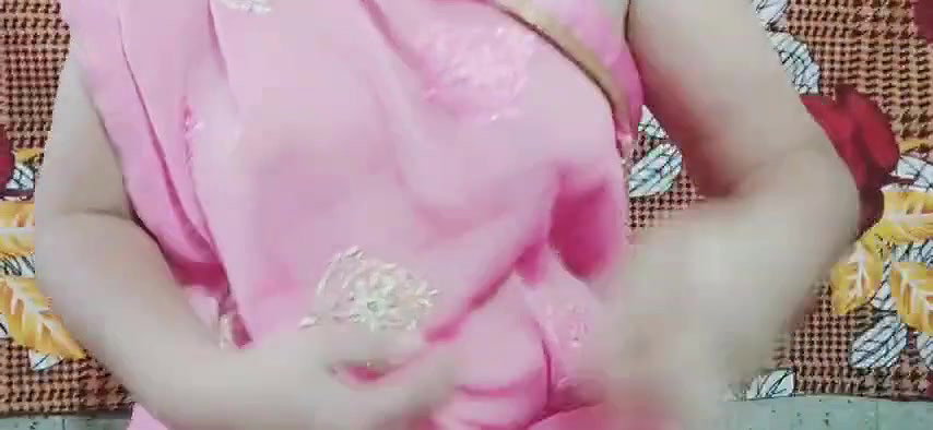 Beauty Queen, Nila YouTuber, Teasing & Showing Boobs through Pink Saree ~ PREMIUM Video