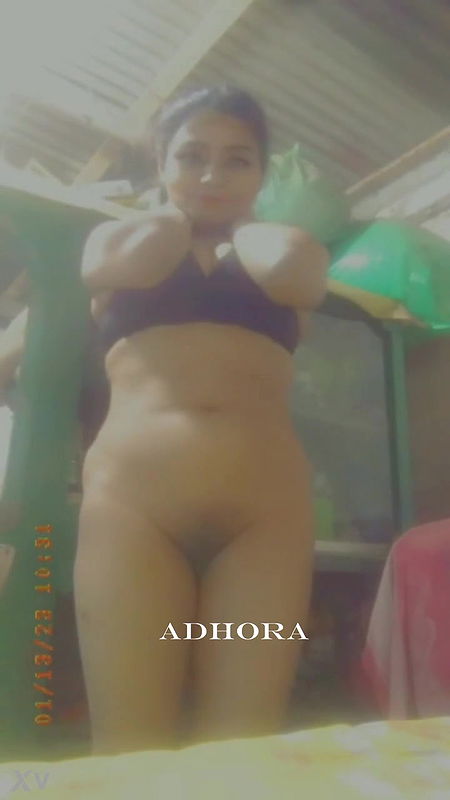 Sexy Desi girl Shows Her Ass and Pussy