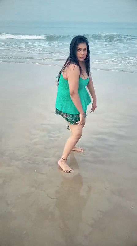 Reel of Geeta \ Vol 4 \ Quickie Dance Shoot