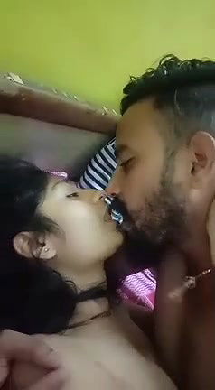 Hot Lover kissing gf shy to show face